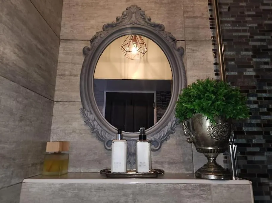 Cape Town, Sea Point, Beautiful 2 Bedroom Apartment @Tucked Away  Cape Town