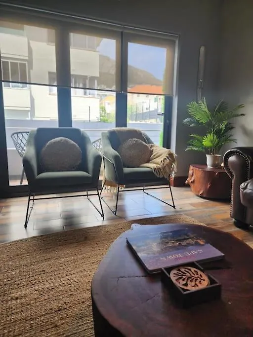 Cape Town, Sea Point, Beautiful 2 Bedroom Apartment @Tucked Away  Cape Town