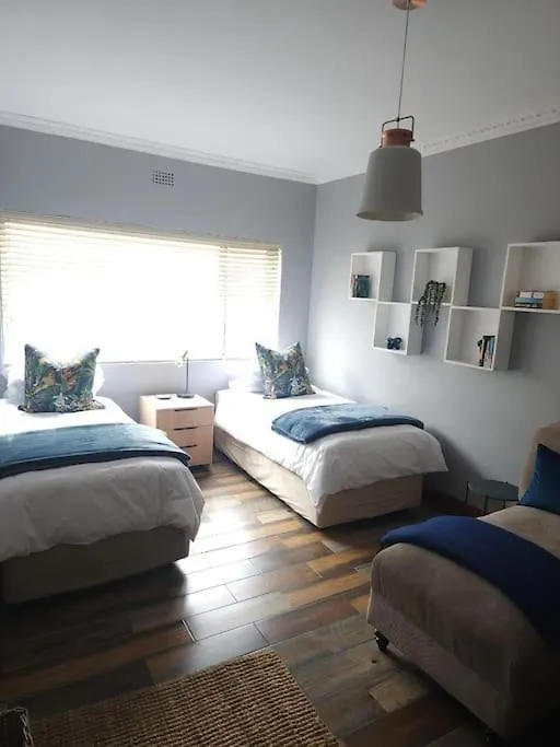 Cape Town, Sea Point, Beautiful 2 Bedroom Apartment @Tucked Away