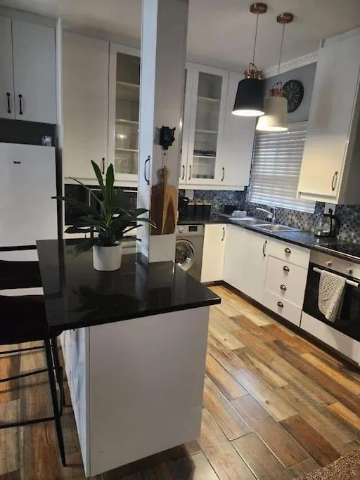 Cape Town, Sea Point, Beautiful 2 Bedroom Apartment @Tucked Away