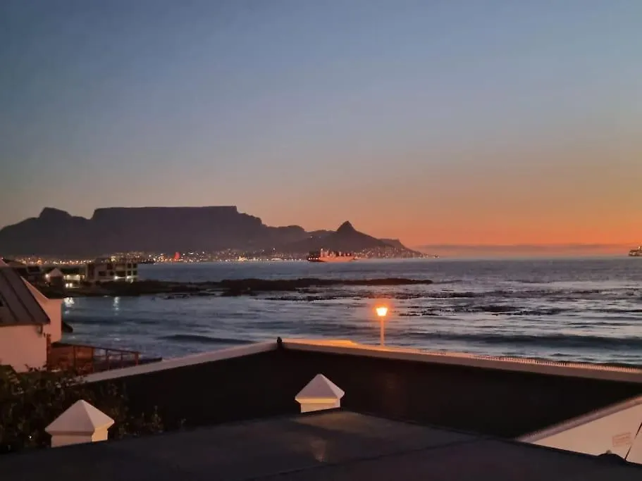 Cape Town, Sea Point, Beautiful 2 Bedroom Apartment @Tucked Away