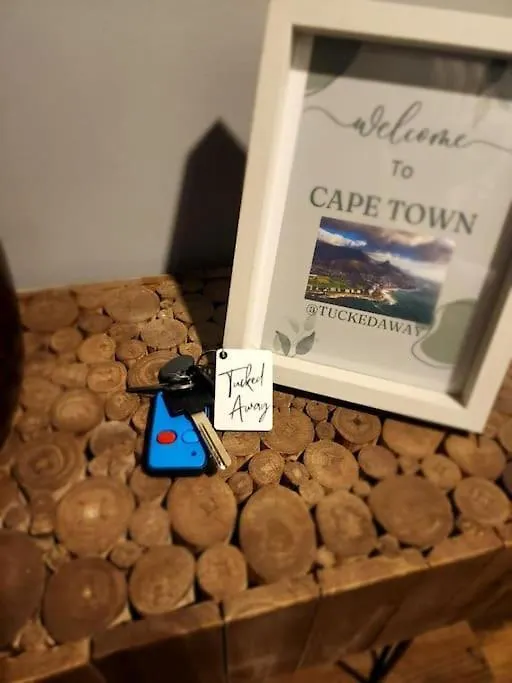 Cape Town, Sea Point, Beautiful 2 Bedroom Apartment @Tucked Away Cape Town